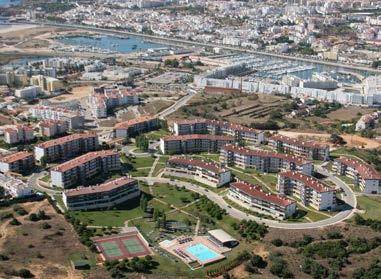 Os apartamentos de tipologia T1, T2 e T4 são de qualidade superior com amplas varandas e vistas panorâmicas.