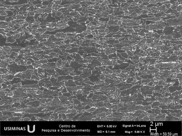 complex phase grau 800 laminado a quente observada no MEV com aumento de 5000x. 115 Figura 60: Imagem por MEV da microestrutura do aço complex phase grau 800 laminado a quente (aumento 5000x).