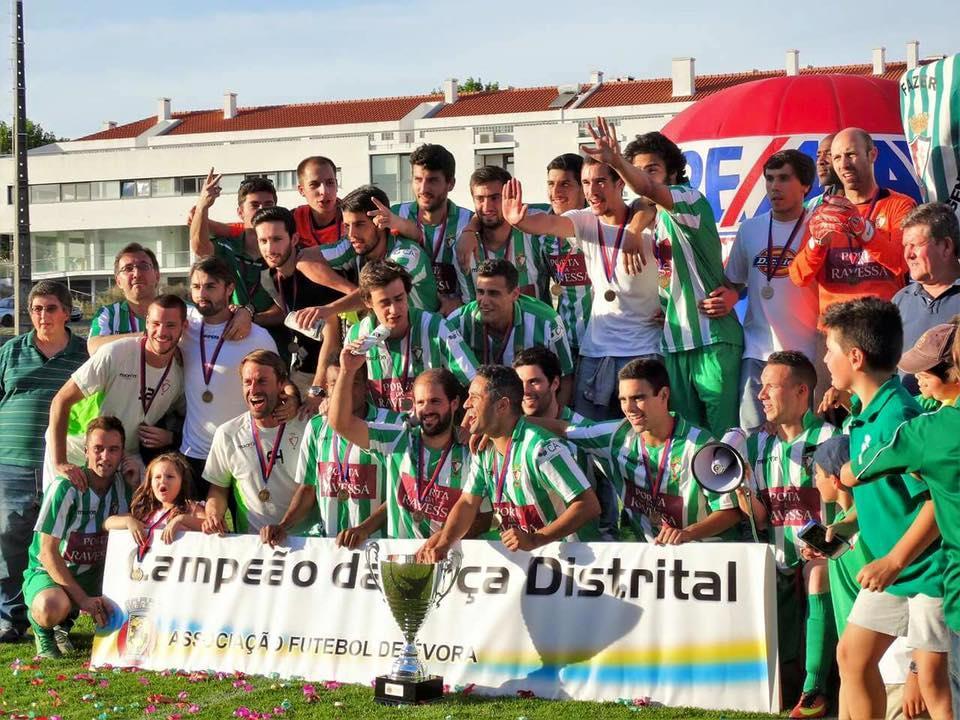 10 Taça Dinis Vital É a prova rainha de seniores composta pelas equipas da Liga Carmim e da Divisão de Honra, tendo participado na prova 23 equipas.