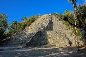 Muitos peritos dizem que as pirâmides aqui rivalizam aquelas de Tikal na Guatemala.