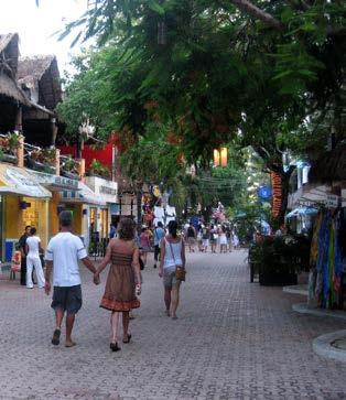 Playa del Carmen está crescendo muito, mas com um crescimento controlado de modo reter a atmosfera de pequena cidade que a fez ser a favorita da península por um longo tempo.