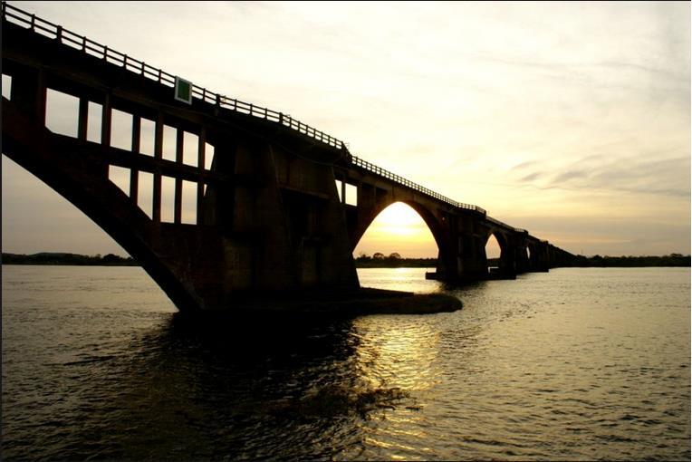 FIG. 4.3 Ponte Ferroviária Eurico Gaspar Dutra Fonte: AHIPAR - 2014 4.