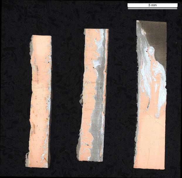 O corte A também apresentou alguns vazios, onde pode-se observar na Figura 34 e neste é possível observar uma parte da mistura dos materiais no cobre e o cordão