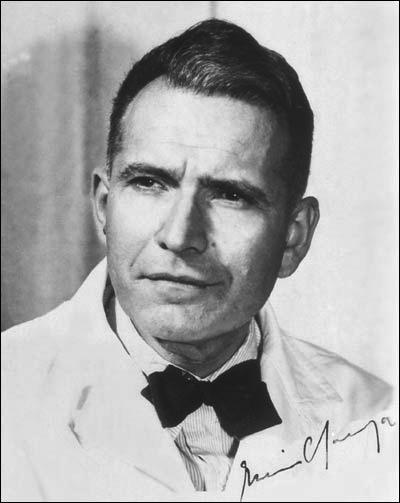 Erwin Chargaff (1905-2002) Bioquímico austríaco que emigrou para os E.U.A.