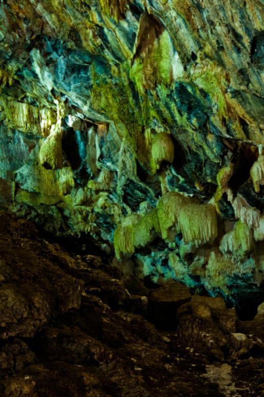 QUESTÕES DE INVESTIGAÇÃO -Que PERSPECTIVAS têm os açorianos acerca das grutas?