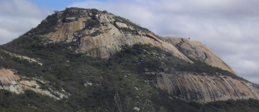 SERRA DA RAJADA: CARNAÚBA DOS DANTAS/RN Localizada na BR-427 no município de Carnaúba dos Dantas.