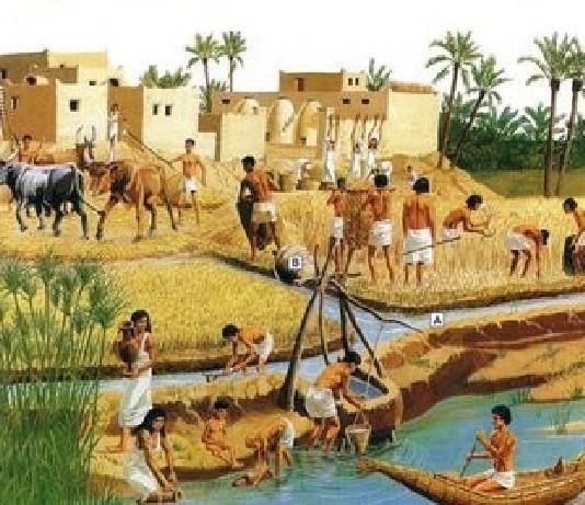 As cheias do rio Nilo frequentemente eram regulares, isto é, aconteciam quase