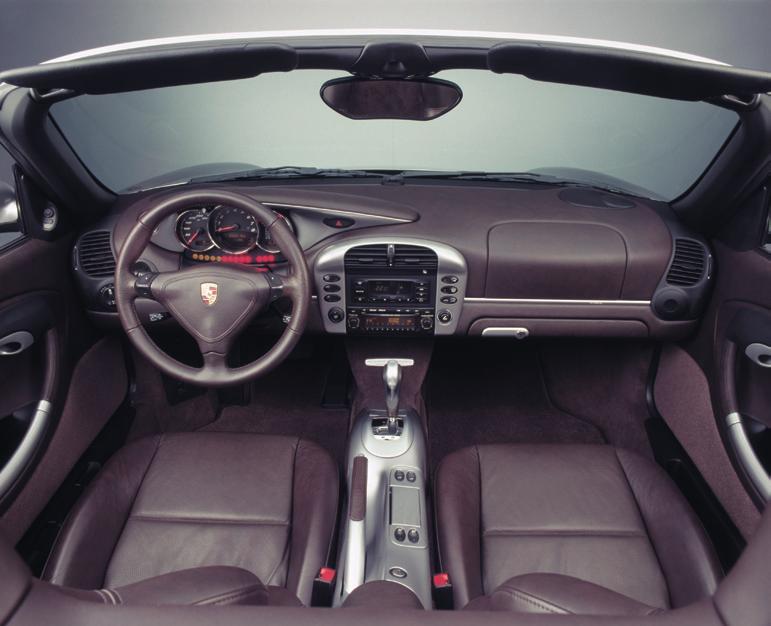 presta tributo ao Porsche 550 Spyder,