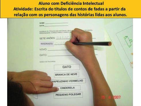 Recursos de baixa tecnologia para aprendizagem de aluno com deficiência Artigos / Articles A mesma atividade utilizada pela aluna com paralisia cerebral pode ser utilizada com uma aluna deficiente