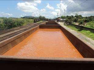 descarrilamento ferroviário. Varetagem: Ocorre na ferrovia, antes da descarga, quando é detectada água livre nos vagões.