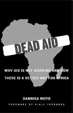 POSIÇÕES EM TORNO DA AJUDA 1. Os críticos que vêm a APD como a causa dos problemas de África 2. Os que acham que a APD foi pouca e que tem de aumentar 3.