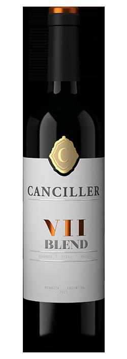 Canciller Blend Tinto 750ml Malbec / Syrah / Bonarda Vinho Tinto Seco 13% 18 C Visual: O vinho apresenta uma coloração vermelha intensa com reflexos rubi.