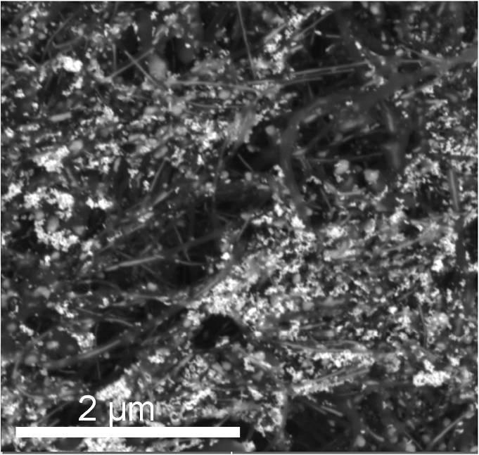 56 4.1.5 Microscopia Eletrônica de Varredura As imagens de MEV obtidas dos nanocompósitos Pt/NTC-1, Pt/NTCtrat e Pt/NTCtrat3 são mostradas nas Figuras 28, 29 e 30.