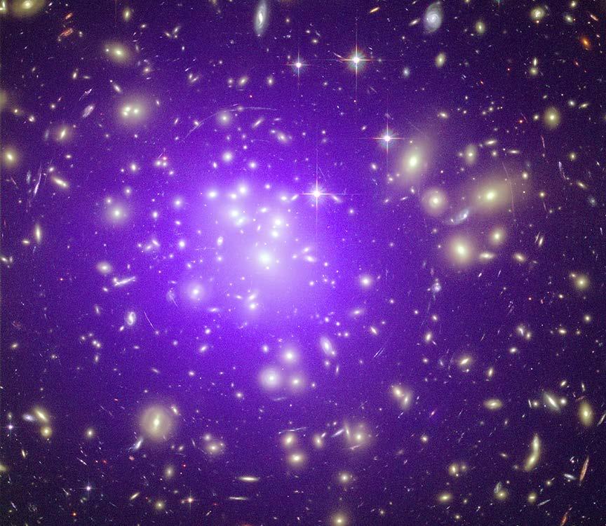 Aglomerados de galáxias No início dos anos 1970, foi descoberto que os aglomerados de galáxias são fontes poderosas de raios-x; Essa emissão em raios-x não provém das galáxias, mas sim de um gás