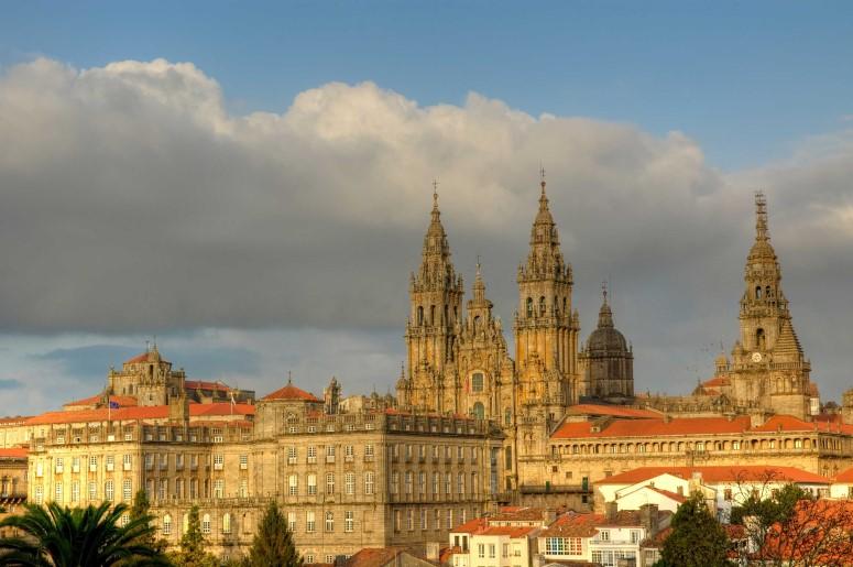 Dia 7 - Bilbao / Burgos / Léon Viagem para Burgos para visita a esta cidade medieval, em tempos capital do reino de
