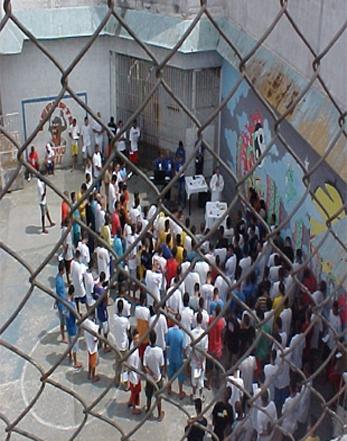 10 Antes de se transformar em CDP, a Penitenciária de São José dos Campos, contava com um número maior de voluntários de diversas áreas, que tinham total liberdade de horários.
