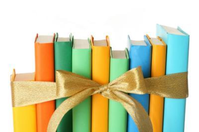 Percepção sobre ser presenteado com livros Hábito de ganhar livros de presente Frequência em que ganhava livros 64 36 Entre os leitores, 48% afirmam receber livros como presentes da família.