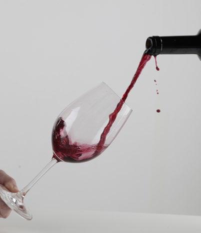 OLFACTO Deixe-se envolver pelos aromas do vinho para descobrir novos detalhes.