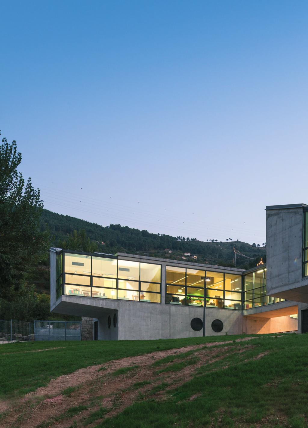 Edifício: Centro Escolar de Oliveira do Douro Projecto de arquitectura: Carlos Almeida Marques, quitectura e Urbanismo