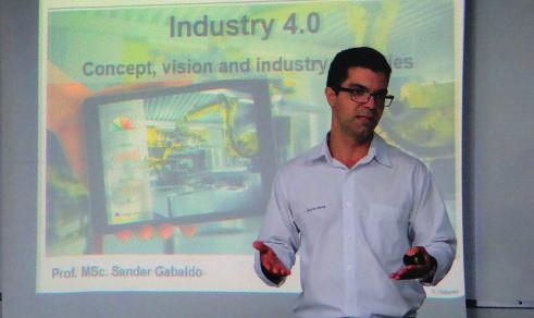 INDÚSTRIA 4.0 As principais inovações tecnológicas e seus processos de produção eficientes foram assuntos da palestra ministrada por Sander Gabaldo, da empresa Walter do Brasil Ltda.
