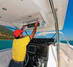 enquanto) e de ter uma cabine com banheiro fechado. Mas perde na área útil do cockpit de popa, que na Fishing é enorme.