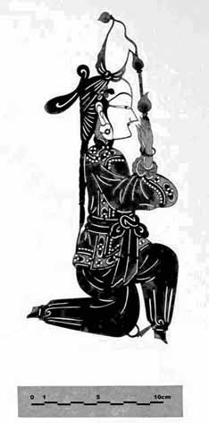 96 MÓIN-MÓIN (foto 3), e tem a aparência de Wudan: o personagem usa um chapéu de palha, a mão segura o chicote e há um pequeno anel preso ao tornozelo da silhueta, que pode ser conectado por um fio