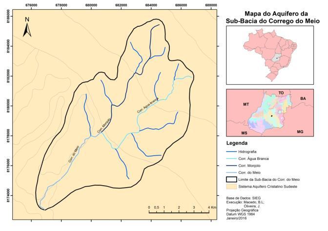 A área de drenagem do Córrego do Meio corresponde a aproximadamente 72 Km², e esta inserida na bacia hidrográfica no Rio Paraná, na subbacia hidrográfica do Rio Paranaíba.