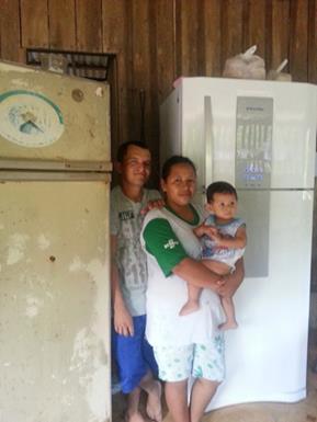Foto 9: A aquisição de bens de consumo como eletrodomésticos marcam a melhora na renda e na qualidade de vida do produtor rural, em Rio Preto da Eva.