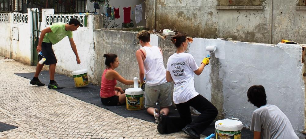 ANO 17 Nº 37 ANO 17 Nº 37 ECO-FREGUESIAS XXI ECO- De projeto piloto a prémio nacional Eco-Freguesias XXI - o que significa O projeto Eco-Freguesias XXI foi implementado em três fases distintas: