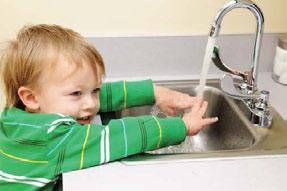 Alimentação e higiene Entre os 4 e 6 anos de idade, os hábitos de higiene pessoal já