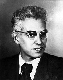 Alexander Romanovich Luria (1902 1977) (Алекса ндр Рома нович Лу рия) Neuropsicólogo soviético que trabalhou em uma extensiva variedade de áreas científicas e em diversas instituições.