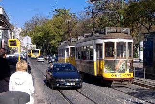 Se encontrem perante veículos que saiam de uma passagem de nível.