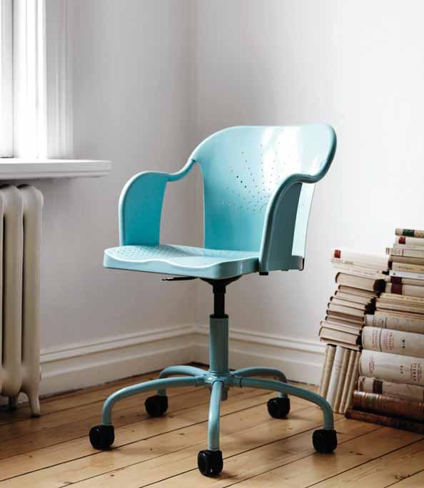 2014 / 25 ROBERGET cadeira giratória PH121440 Para a nova cadeira giratória ROBERGET, os designers Lycke von Schantz e Marcus Arvonen foram buscar inspiração ao mundo do design industrial.