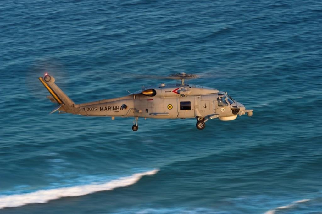 2) Obtenção de helicópteros Multi-Emprego SH-16 SEAHAWK Iniciado em 2008 com a aquisição de quatro aeronaves S-70B (denominadas SH-16 na MB), o projeto foi implementado com objetivo de substituir as