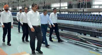 O Managing Director Rewari ficou impressionado com a fábrica ultramoderna e a gestão de qualidade perfeita. Ele desejou muito sucesso à Zinser no mercado indiano.