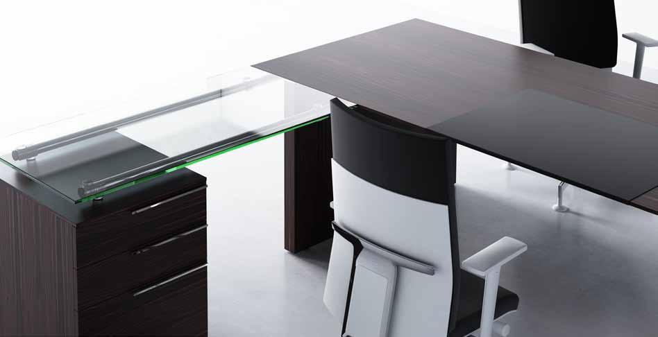 OXO+ dispõe de tampos em vidro ou madeira de ébano, é também possível combinar ambos os acabamentos para dessa forma personalizar ainda mais cada gabinete OXO+ is available with glass or ebony veneer