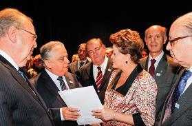 Entrega à Presidenta Dilma Roussef