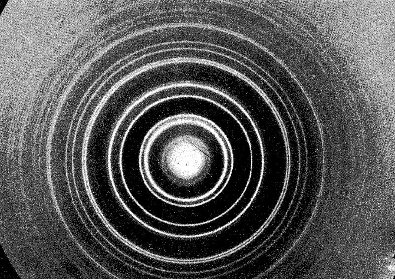 Ou usdo distâci Iterlr: Medids com rios-x d = 0,091 m Máimo em = 50 o = dcos/ = 0,0910,906 = 0,165 m Clculdo or De Broglie r elétros de 54eV e : h h hc 1,4keVm 5 mk mc E.5.10.54( ev) G.P.