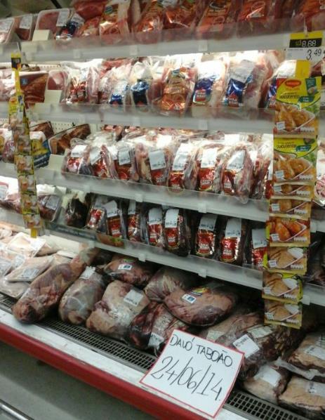 Culinárias no congelador de carne e frango, através das tiras strips disponíveis.