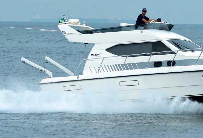 Por Guilherme Kodja Fotos Fernando Monteiro OCEANIC 36 Ainda em forma Teste n o 9 0 3 Grande sucesso do passado, a Intermarine Oceanic 36 é muito apreciada até hoje, graças ao generoso flybridge e ao