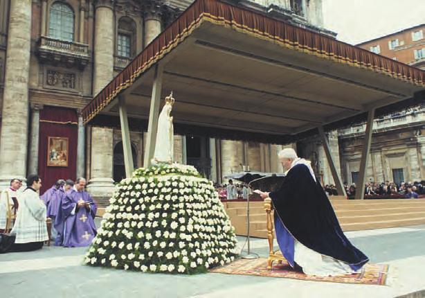 marca 1984 pred sochou Našej Pani z Fatimy obnovil v Ríme pápež Ján