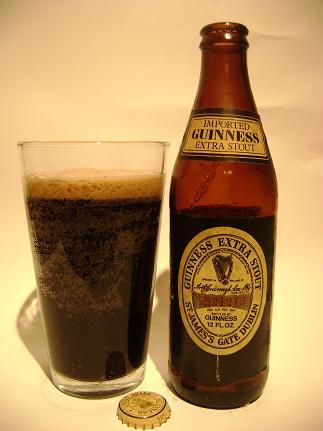 t de Student Student era o pseudônimo de William Sealy Gosset, um químico trabalhando para a cervejaria Guinness na Irlanda ele desenvolveu a estatística t para monitorar a qualidade do stout!