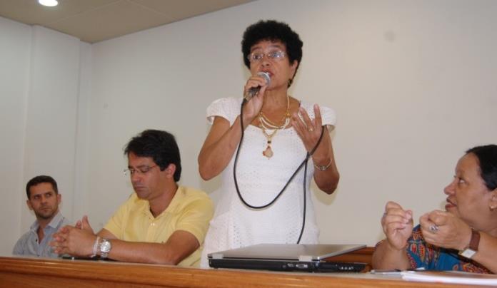Prefeita de Coaraci, Josefina Castro, revelando a triste realidade de muitos municípios brasileiros.