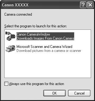 Transferir Imagens para um Computador Ligue a câmara ao computador. Desligue a câmara. Abra a tampa e insira a ficha mais pequena do cabo no terminal da câmara na direcção indicada.