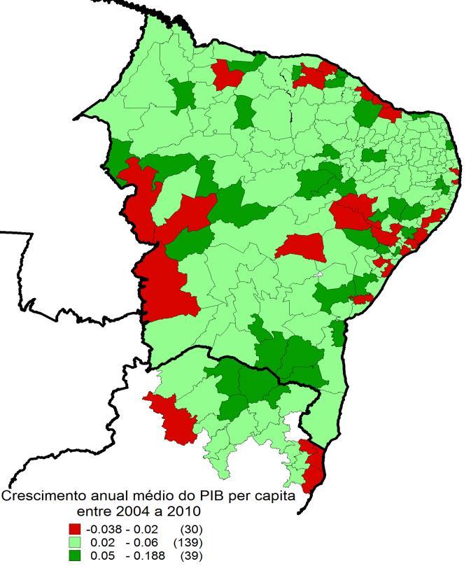 MUNICIPAL (b) Valore totai do FNE entre 2004 e 2010 no nível MICRORREGIONAL (c) Taxa de crecimento anual média do PIB per capita