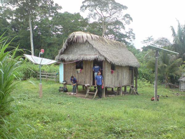 2007, a instalar e monitorar, em caráter experimental, 103 sistemas fotovoltaicos de geração de energia elétrica, em três seringais da reserva Chico Mendes, localizada no município de Xapuri.