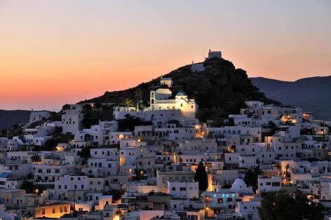 Dia 2: Atenas Visita panorâmica da cidade de Atenas incluindo a visita da Acrópole. Resto do dia livre.