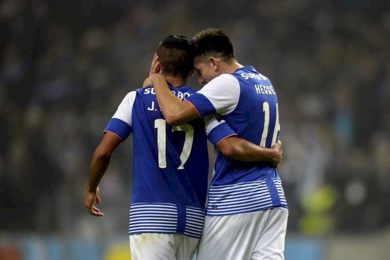 Corona e Herrera continuam de baixa O plantel do FC Porto, poucas horas após a goleada ao Nacional (7-0), treinou-se na manhã deste domingo no Olival.