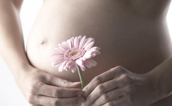 A doula também não realiza tarefas técnicas da área da saúde, como auscultar o bebê, realizar toques vaginas para verificar a dilatação, nem atuar como