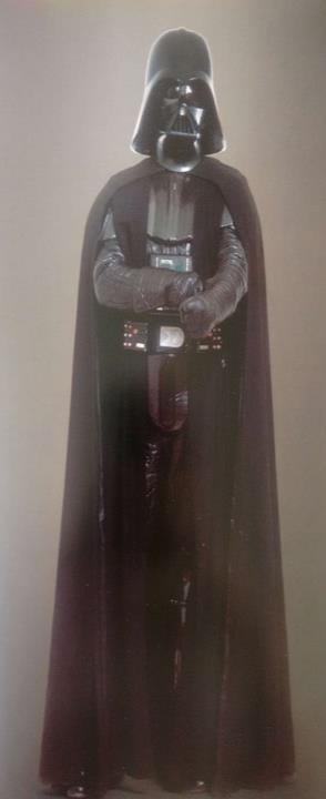 65 a moça, devido a um suposto roubo dos planos da construção da base militar ou Estrela da Morte. Figura 38 Figurino de Darth Vader Fonte: Star Wars Costumes (2014).